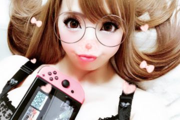 Hitomi Tanaka playing on the Switch